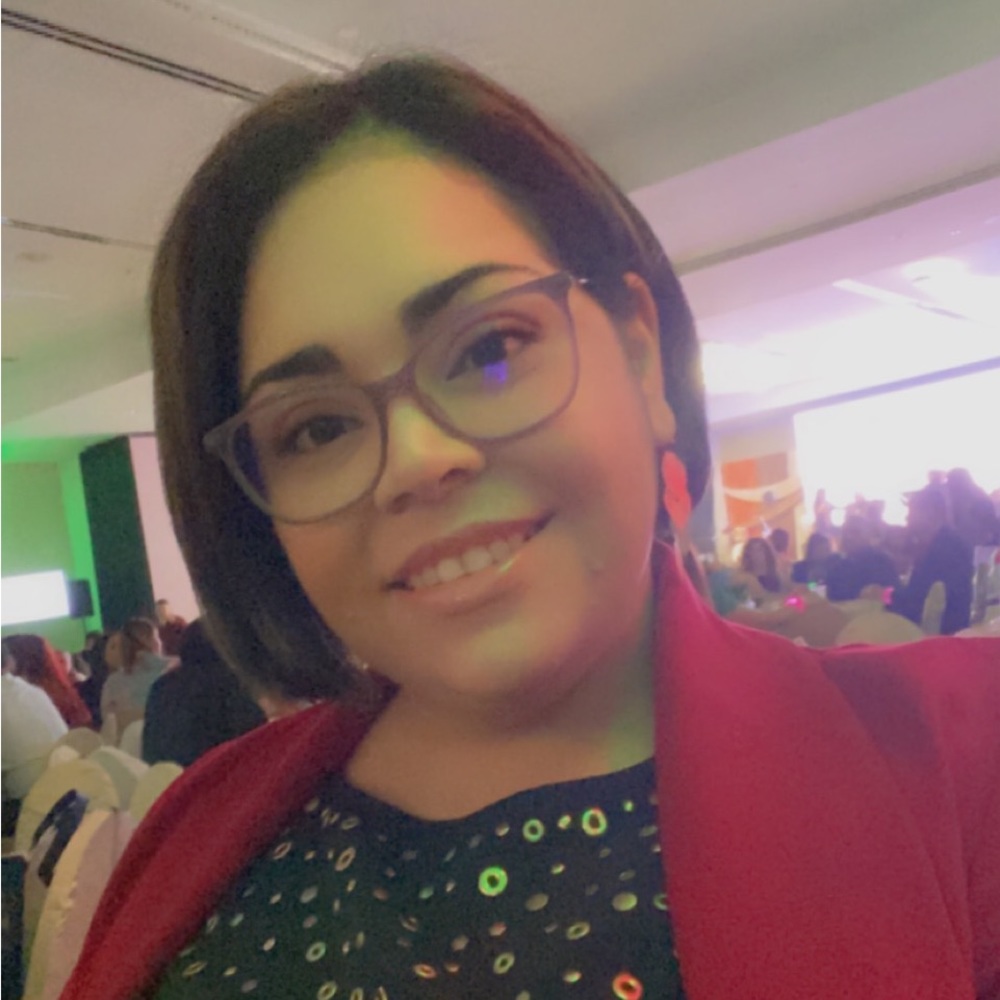 Meet your Posher, Yadira